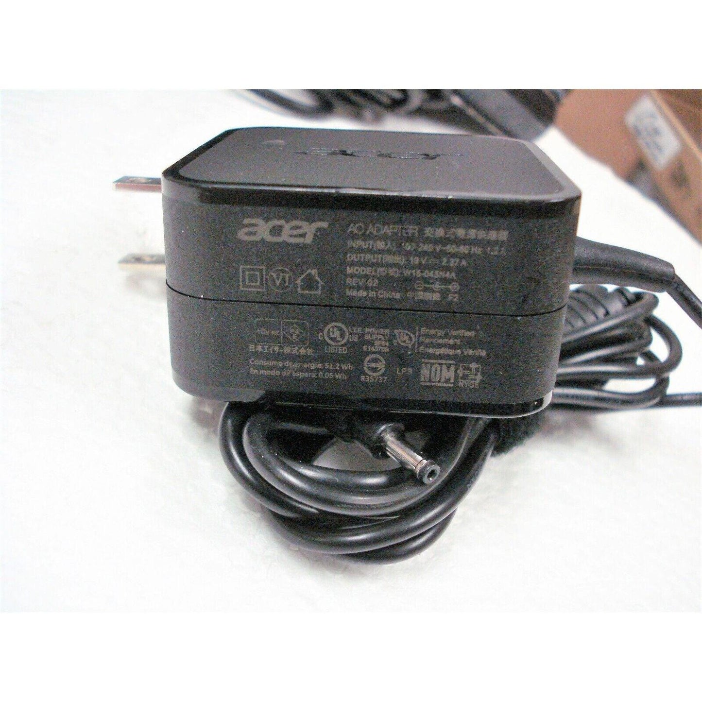 New Genuine Acer KP.0450H.006 KP.04501.019 W045R033L W15-045N4A Ac Adapter Charger 45W